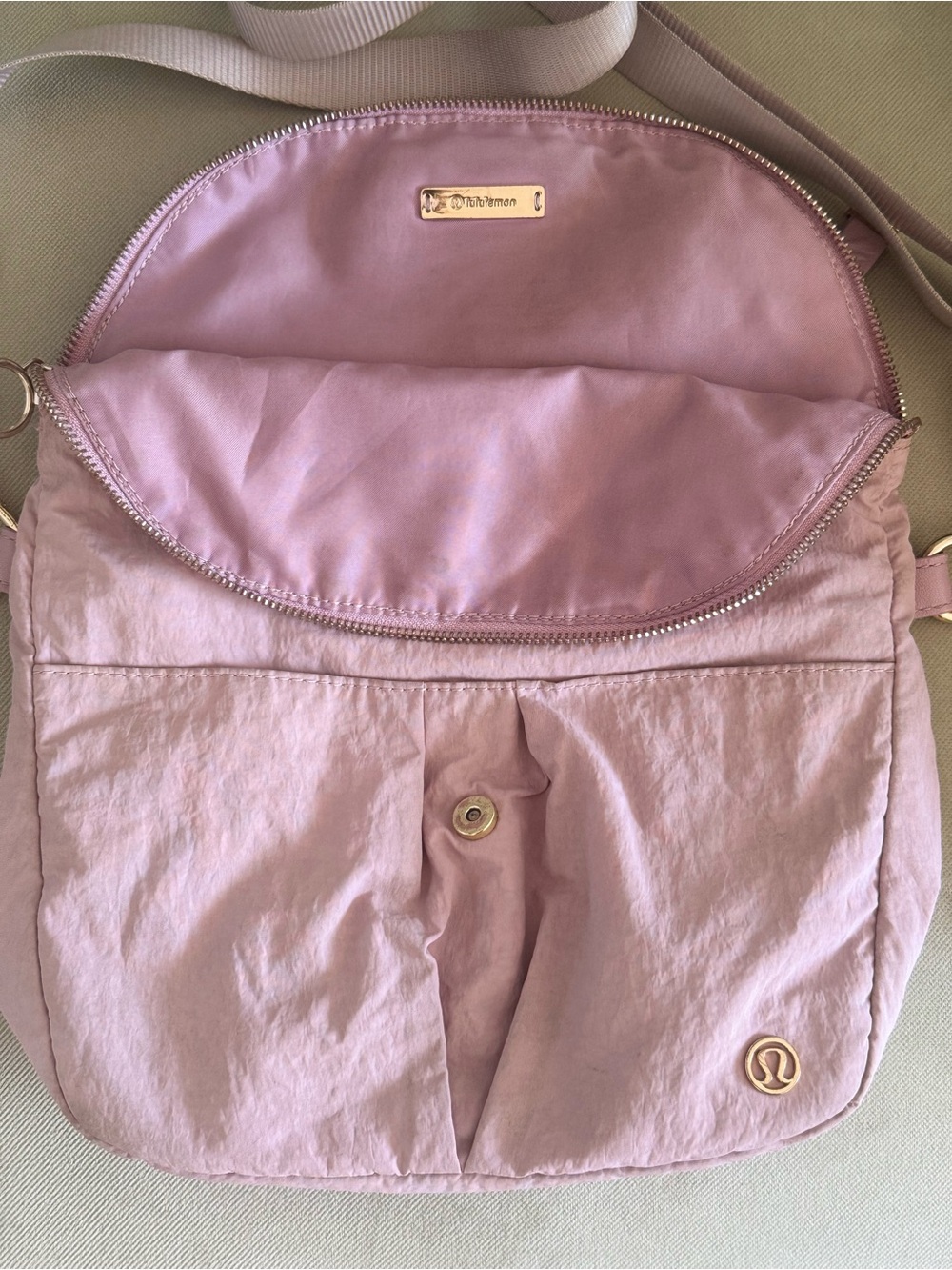 lululemon athletica Dusty Rose Crossbody Bag - Picture 3 of 6